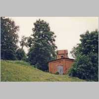 111-1453 Wehlau 1997, Pflegeanstalt Allenberg, Brunnenhaus und Pumpanlage.jpg